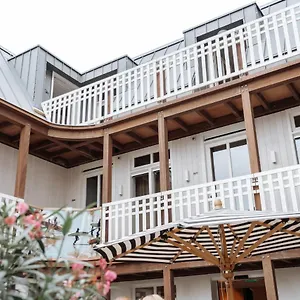 https://hotel-paradis.zandvoort-hotels.com